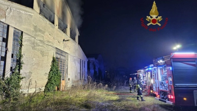 Le fiamme divampate all'ex dogana di Voghera Le fiamme divampate all'ex dogana di Voghera
