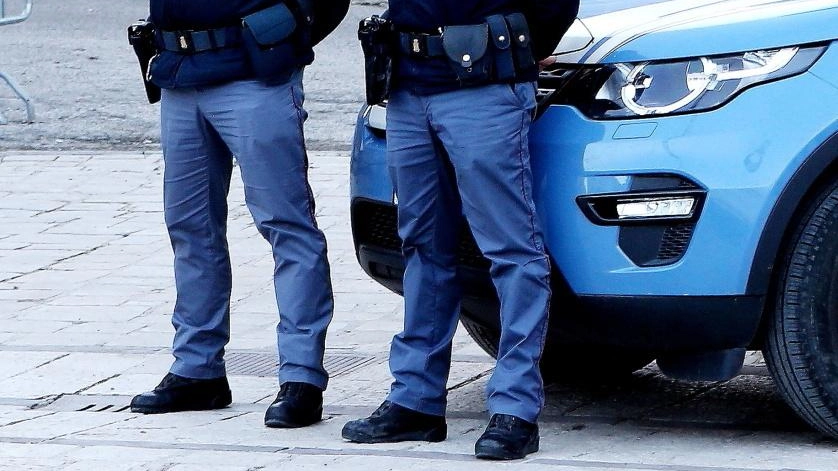 Nei giorni scorsi la Polizia di Varese aveva denunciato tre giovani responsabili del reato di estorsione aggravata nei confronti... Nei giorni scorsi la Polizia di Varese aveva denunciato tre giovani responsabili del reato di estorsione aggravata nei confronti...