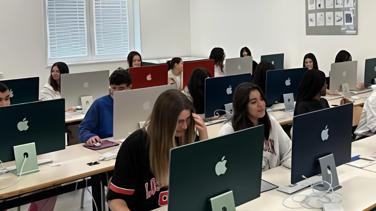 Tre nuovi corsi finanziati da Gol Regione Lombardia partiranno a settembre a Monza: lingua inglese base, social media e inglese per professione e vita quotidiana. Corsi gratuiti per residenti lombardi con requisiti specifici. Informazioni e iscrizioni contattando g.guarna@afolmb.it. Tre nuovi corsi finanziati da Gol Regione Lombardia partiranno a settembre a Monza: lingua inglese base, social media e inglese per professione e vita quotidiana. Corsi gratuiti per residenti lombardi con requisiti specifici. Informazioni e iscrizioni contattando g.guarna@afolmb.it.