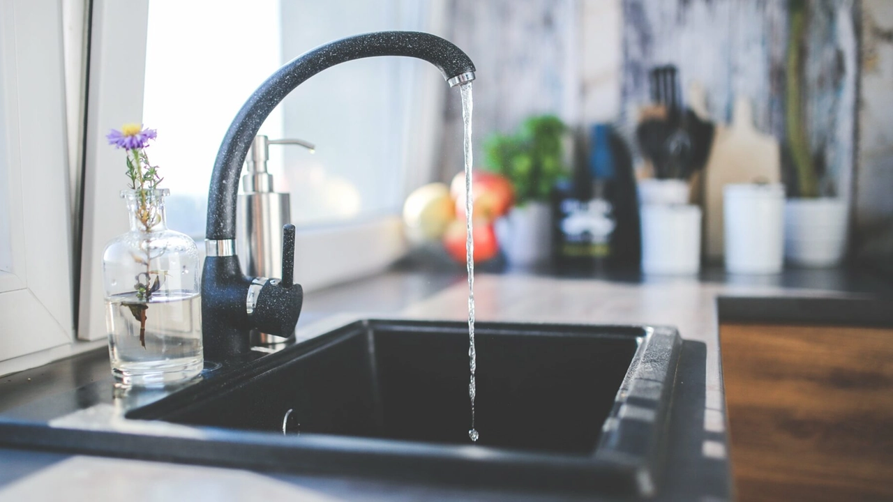 I milanesi consumano in media oltre 310 litri d'acqua al giorno
