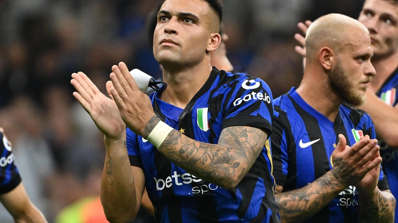 Lautaro Martinez, capitano dell’Inter con la quale ha conquistato due scudetti di cui l’ultimo nel passato campionato Lautaro Martinez, capitano dell’Inter con la quale ha conquistato due scudetti di cui l’ultimo nel passato campionato
