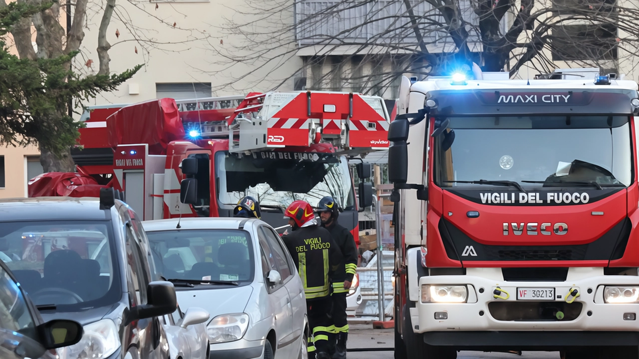 Ancora una scuola evacuata per la presenza di odori e sostanze chimiche nell’aria. È accaduto ieri a Lonato del... Ancora una scuola evacuata per la presenza di odori e sostanze chimiche nell’aria. È accaduto ieri a Lonato del...