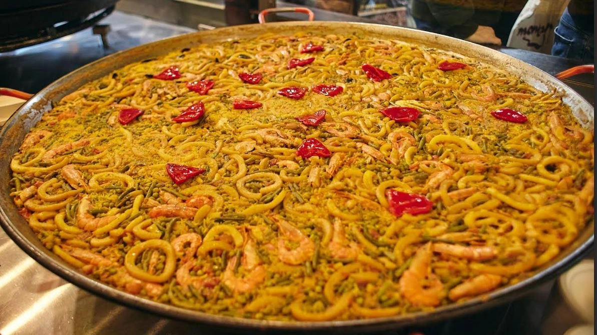 Da paella, baozi e spaghetti all’assassina a zeppole e gelati esotici: ogni giorno un viaggio inaspettato Da paella, baozi e spaghetti all’assassina a zeppole e gelati esotici: ogni giorno un viaggio inaspettato