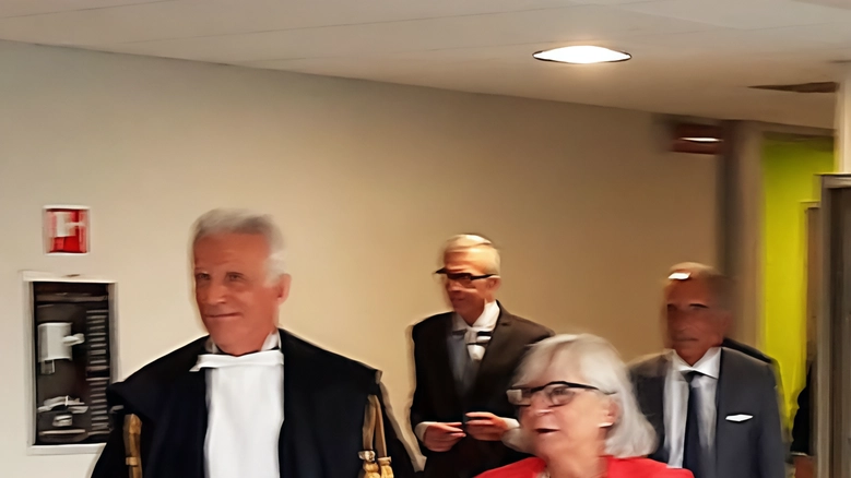 Il giudice Marco Tremolada è il nuovo presidente del tribunale di Lecco, con una cerimonia di insediamento presieduta da autorità giudiziarie e civili. Tremolada ha una lunga carriera in magistratura e si prevedono miglioramenti organizzativi con l'arrivo di nuovo personale. Il giudice Marco Tremolada è il nuovo presidente del tribunale di Lecco, con una cerimonia di insediamento presieduta da autorità giudiziarie e civili. Tremolada ha una lunga carriera in magistratura e si prevedono miglioramenti organizzativi con l'arrivo di nuovo personale.