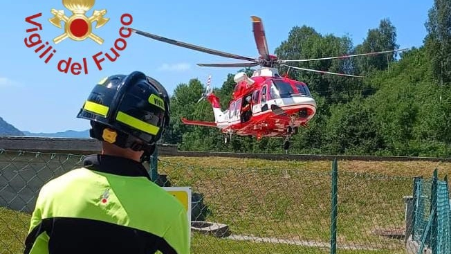 L'elicottero Drago a Caglio intervenuto per soccorrere i due anziani di 80 anni dispersi L'elicottero Drago a Caglio intervenuto per soccorrere i due anziani di 80 anni dispersi