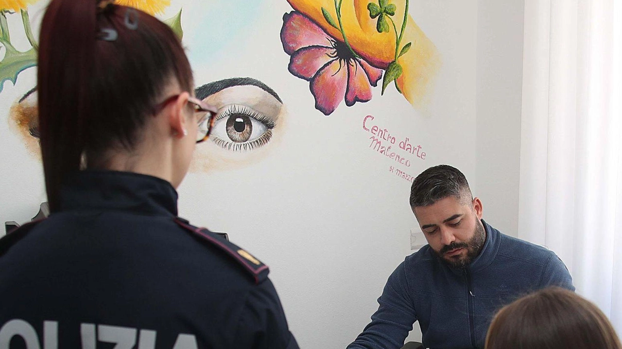Sondrio, i provvedimenti di ammonimento adottati da via Sauro. L’invito è sempre di denunciare alle autorità gli aguzzini. Sondrio, i provvedimenti di ammonimento adottati da via Sauro. L’invito è sempre di denunciare alle autorità gli aguzzini.