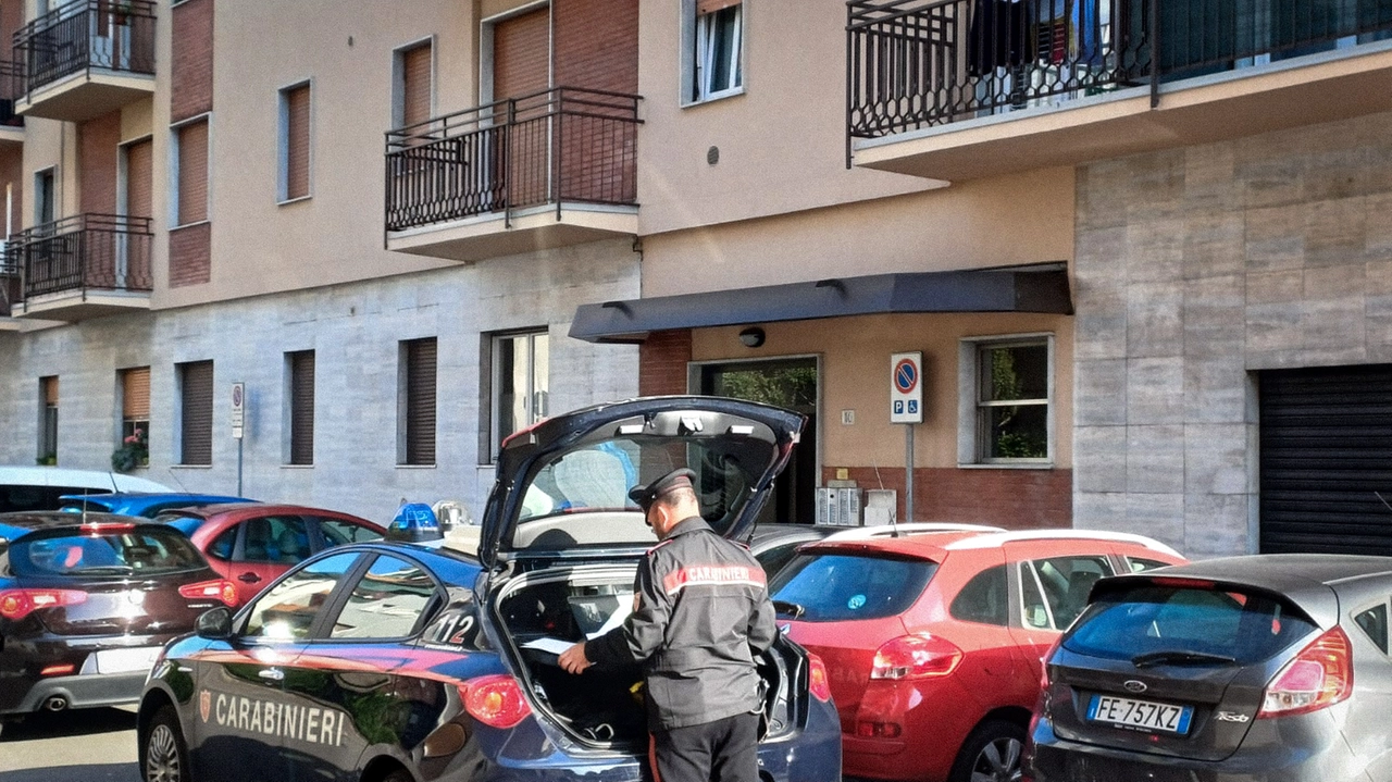 Il condominio di Legnano dove è avvenuto l'omicidio Il condominio di Legnano dove è avvenuto l'omicidio