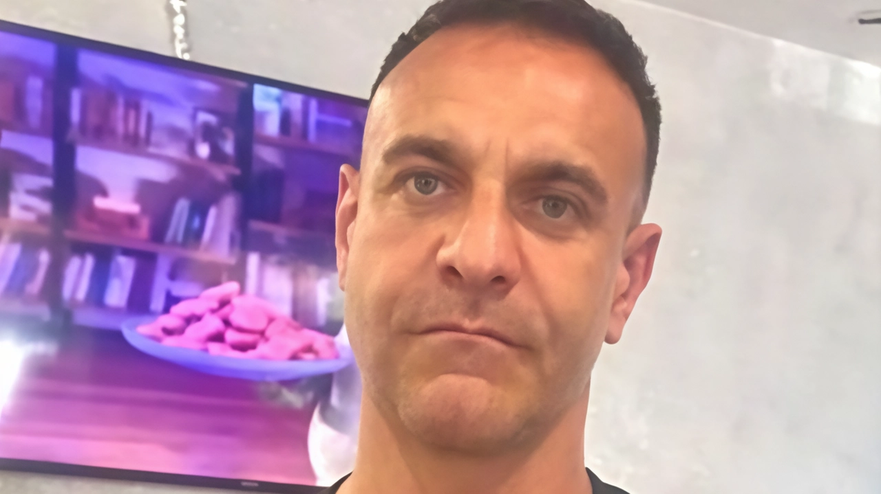 Inchiesta a Milano svela omertà e minacce nel mondo ultrà: connessioni tra tifoserie e criminalità. Interrogatori e arresti rivelano legami oscuri. Inchiesta a Milano svela omertà e minacce nel mondo ultrà: connessioni tra tifoserie e criminalità. Interrogatori e arresti rivelano legami oscuri.