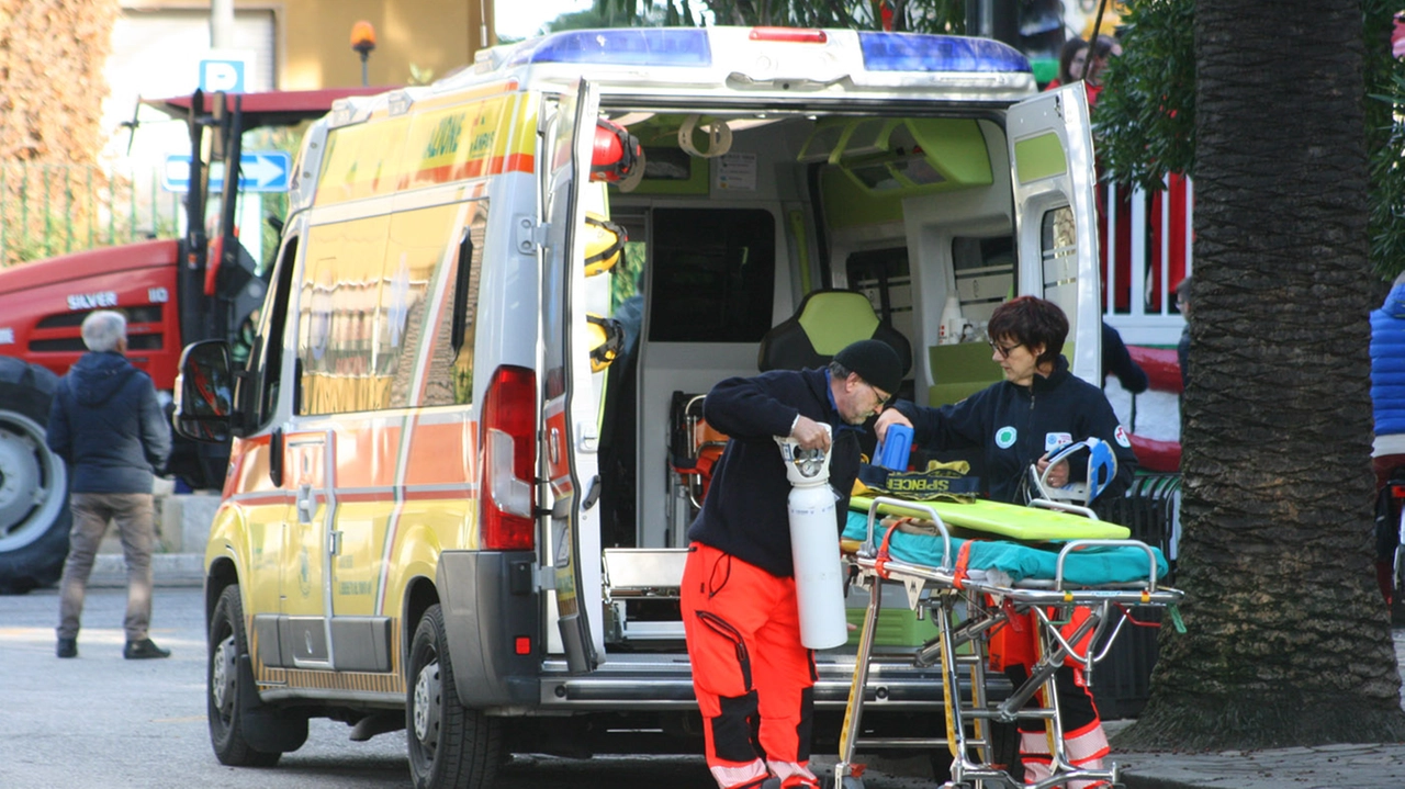 I due pedoni sono stati trasportati in ambulanza al pronto soccorso (foto repertorio)