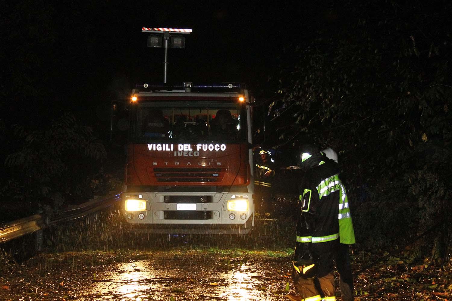 Nubifragio in alta Valtellina: evacuate persone a Tola, chiusa la strada dello Stelvio Nubifragio in alta Valtellina: evacuate persone a Tola, chiusa la strada dello Stelvio