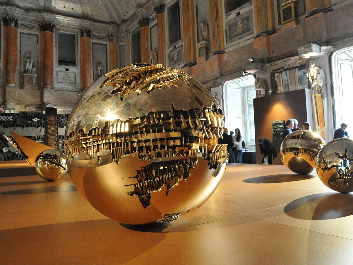 Milano, i 90 di Arnaldo Pomodoro in mostra