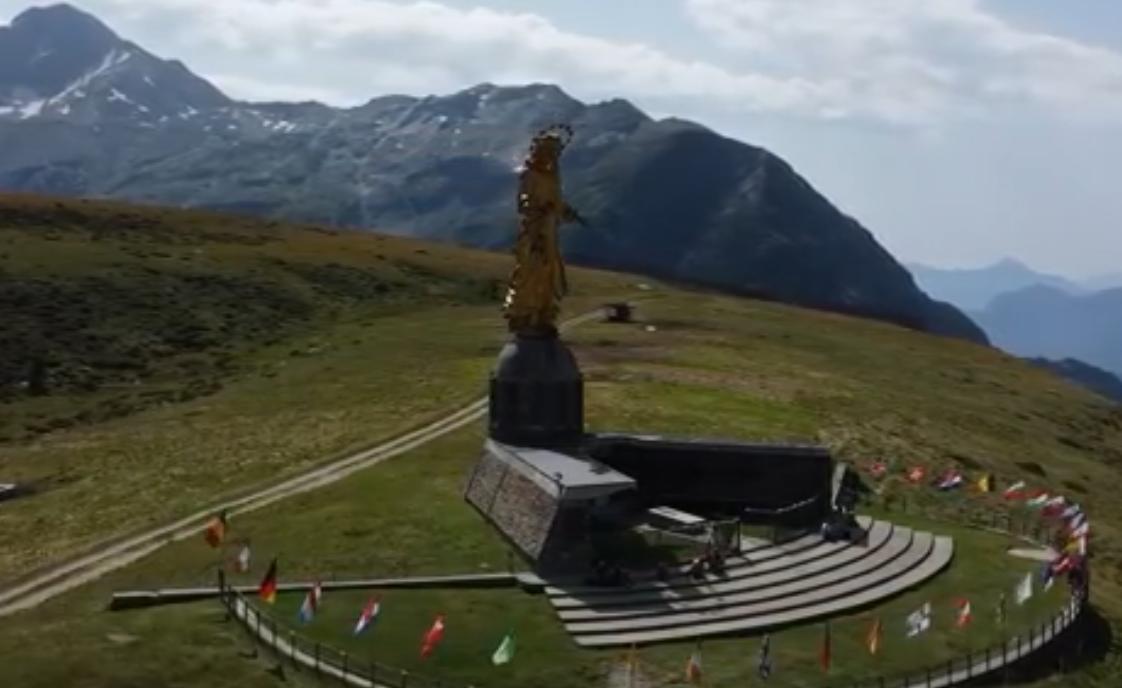 Campodolcino, i versi di Dante dedicati alla Madonna d’Europa: la performance teatrale di Massimiliano Finazzer Flory