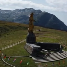Campodolcino, i versi di Dante dedicati alla Madonna d’Europa: la performance teatrale di Massimiliano Finazzer Flory