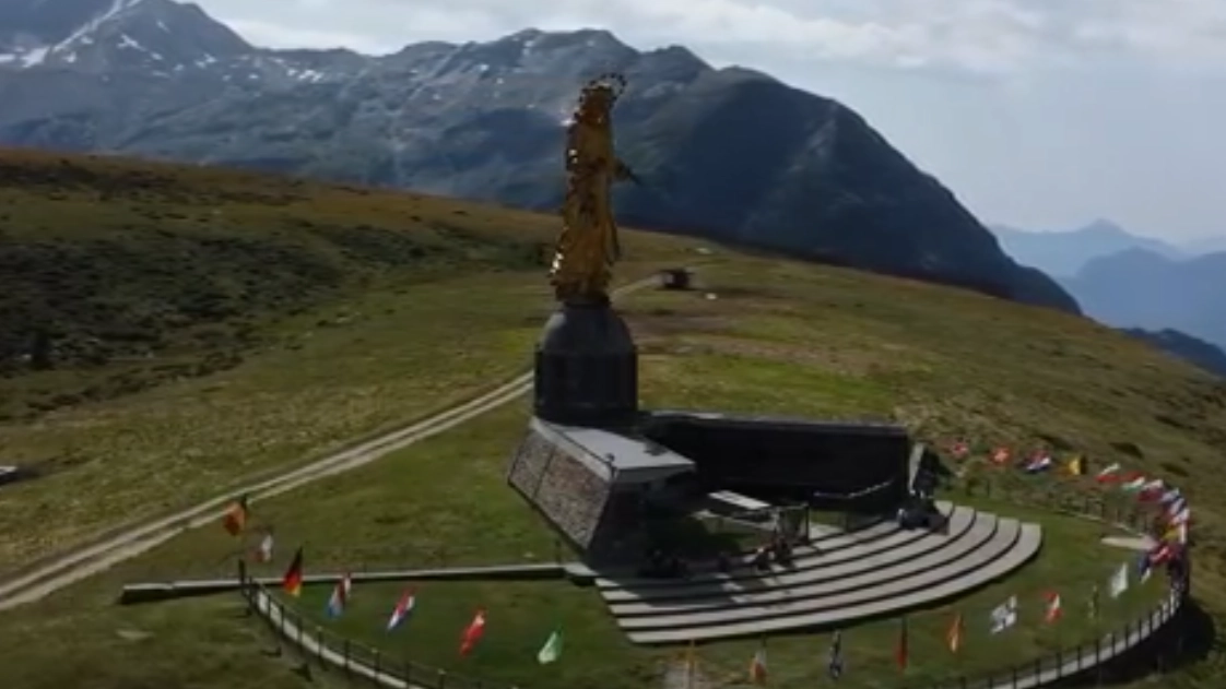 Madesimo, la Madonna d´Europa di Motta (Frame video Facebook)