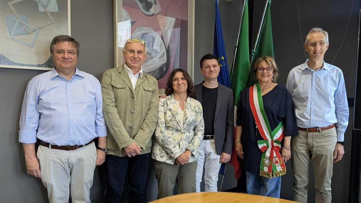 Il neo sindaco di Saronno Ilaria Pagani presenta gli assessori. E sottolinea: partiamo dal programma per valorizzare competenze. Il neo sindaco di Saronno Ilaria Pagani presenta gli assessori. E sottolinea: partiamo dal programma per valorizzare competenze.