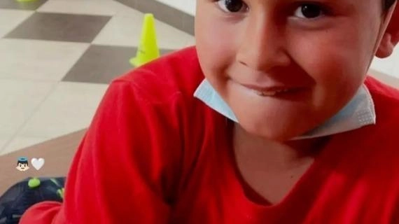 Daniele Paitoni ucciso dal padre il primo gennaio del 2022 Con l’obiettivo di sensibilizzare sul tema della violenza sui bambini e le donne la madre ha fondato l’associazione “Per mano si può” Daniele Paitoni ucciso dal padre il primo gennaio del 2022 Con l’obiettivo di sensibilizzare sul tema della violenza sui bambini e le donne la madre ha fondato l’associazione “Per mano si può”