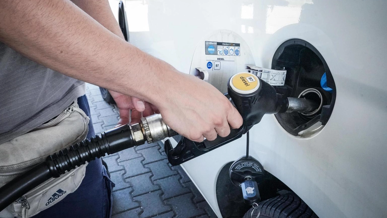 I militari hanno sequestrato il gasolio presente nella cisterna I militari hanno sequestrato il gasolio presente nella cisterna