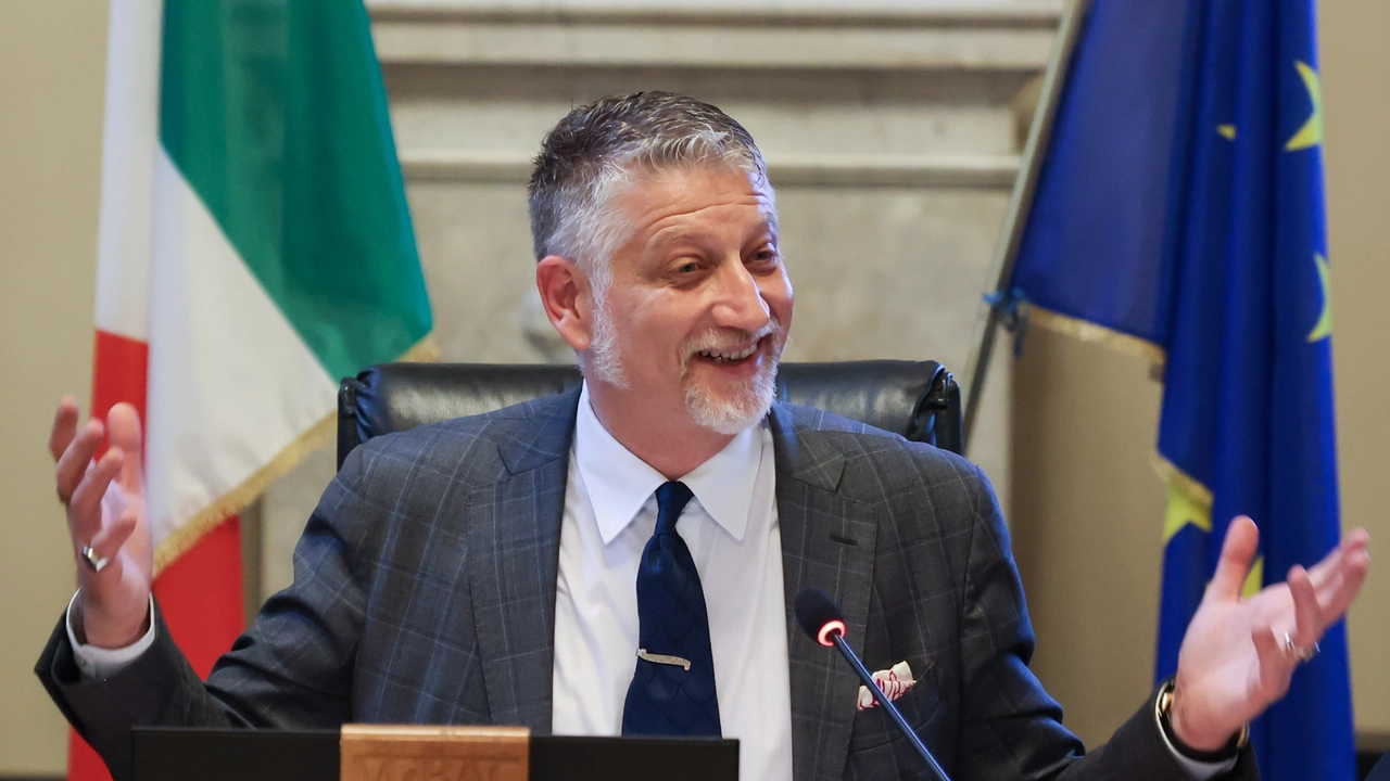 Il ministro della Cultura Alessandro Giuli interviene sul caso San Siro Il ministro della Cultura Alessandro Giuli interviene sul caso San Siro