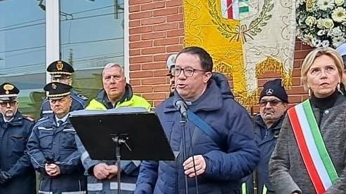 Il parroco: "Una signora, seduta, senza scarpe, mi disse “Sto bene, ma abbiamo perso compagni di viaggio“" Il parroco: "Una signora, seduta, senza scarpe, mi disse “Sto bene, ma abbiamo perso compagni di viaggio“"