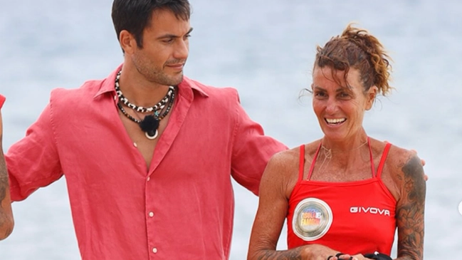 Cristina Plevani è in finale all'Isola dei Famosi, nella foto è con l'inviato del reality Pierpaolo Pretelli (Foto profilo Instagram e Isola dei Famosi) Cristina Plevani è in finale all'Isola dei Famosi, nella foto è con l'inviato del reality Pierpaolo Pretelli (Foto profilo Instagram e Isola dei Famosi)