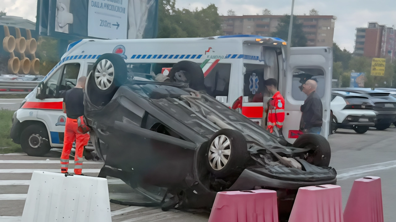 La Toyota ribaltata dopo l’urto: la donna al volante non ha riportato gravi ferite ma non ricorda nulla dell’incidente La Toyota ribaltata dopo l’urto: la donna al volante non ha riportato gravi ferite ma non ricorda nulla dell’incidente