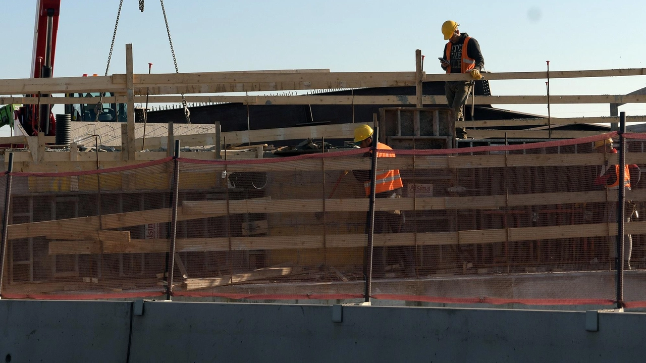 Cantieri-lumaca e deviazioni del traffico. Dopo anni di disagi da parte di pendolari, imprese e attività commerciali, forse qualcosa sta per cambiare Cantieri-lumaca e deviazioni del traffico. Dopo anni di disagi da parte di pendolari, imprese e attività commerciali, forse qualcosa sta per cambiare