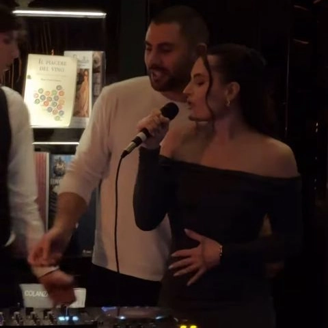 Il karaoke alla festa di Sophie Codegoni (Foto Instagram)