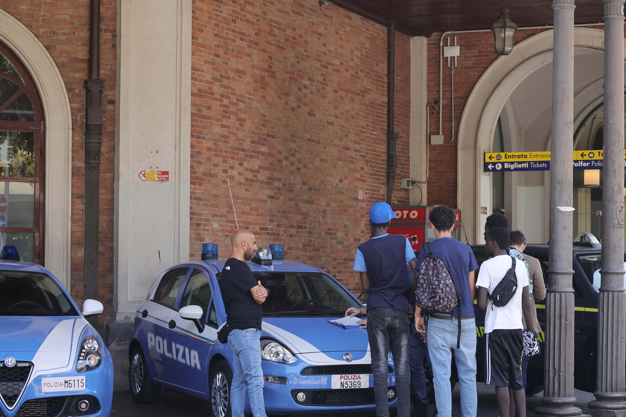 Forze dell'ordine in stazione