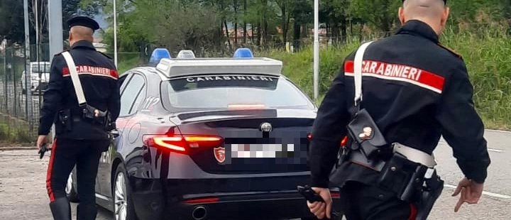 Truffa dei finti generatori elettrici: sequestrati 30mila euro nascosti in una valigia. Denunciato un 37enne