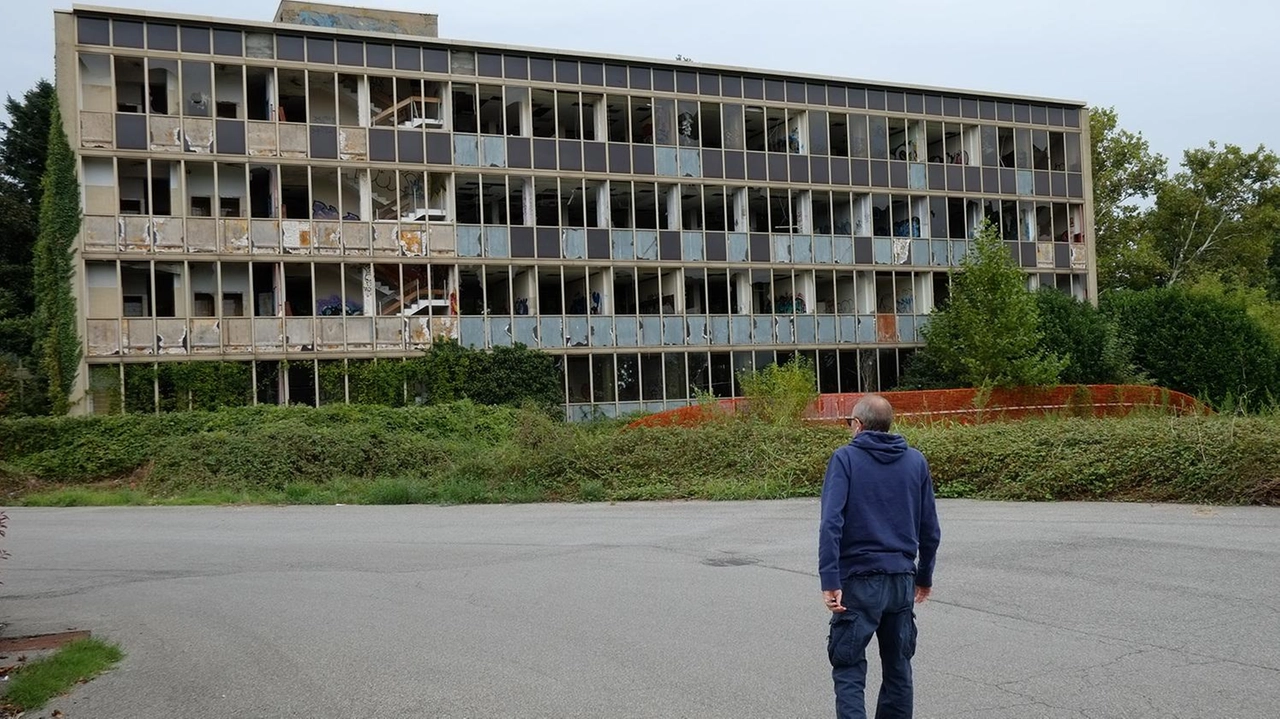 Ex Mellin, lo stabilimento produttivo al confine tra Carnate e Usmate è stato dismesso nel 2002 Ex Mellin, lo stabilimento produttivo al confine tra Carnate e Usmate è stato dismesso nel 2002