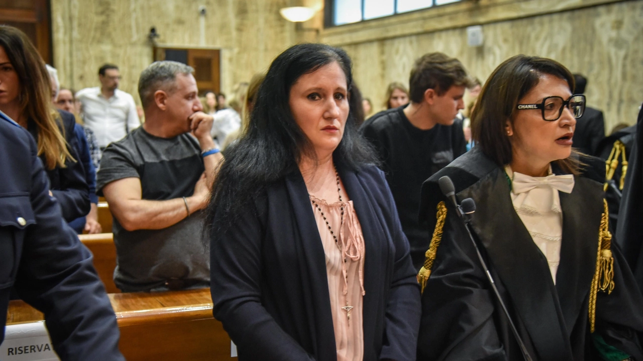 Alessia Pifferi durante l'udienza del processo a suo carico per aver lasciato morire di stenti la figlia Diana, Milano, 13 maggio 2024 (Ansa/Matteo Corner)