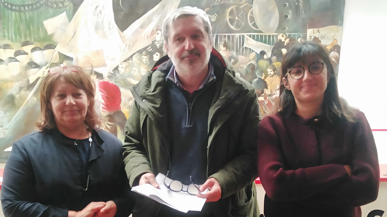 Da sinistra: Stefania Filetti, segretaria generale Cgil Varese; Nino Cartosio, segretario generale Fiom Cgil Varese e Gaia Angelo della Segreteria Fiom Cgil Da sinistra: Stefania Filetti, segretaria generale Cgil Varese; Nino Cartosio, segretario generale Fiom Cgil Varese e Gaia Angelo della Segreteria Fiom Cgil