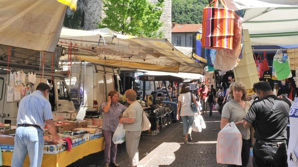 Como, lettera a sindaco e questore: "Più controlli"