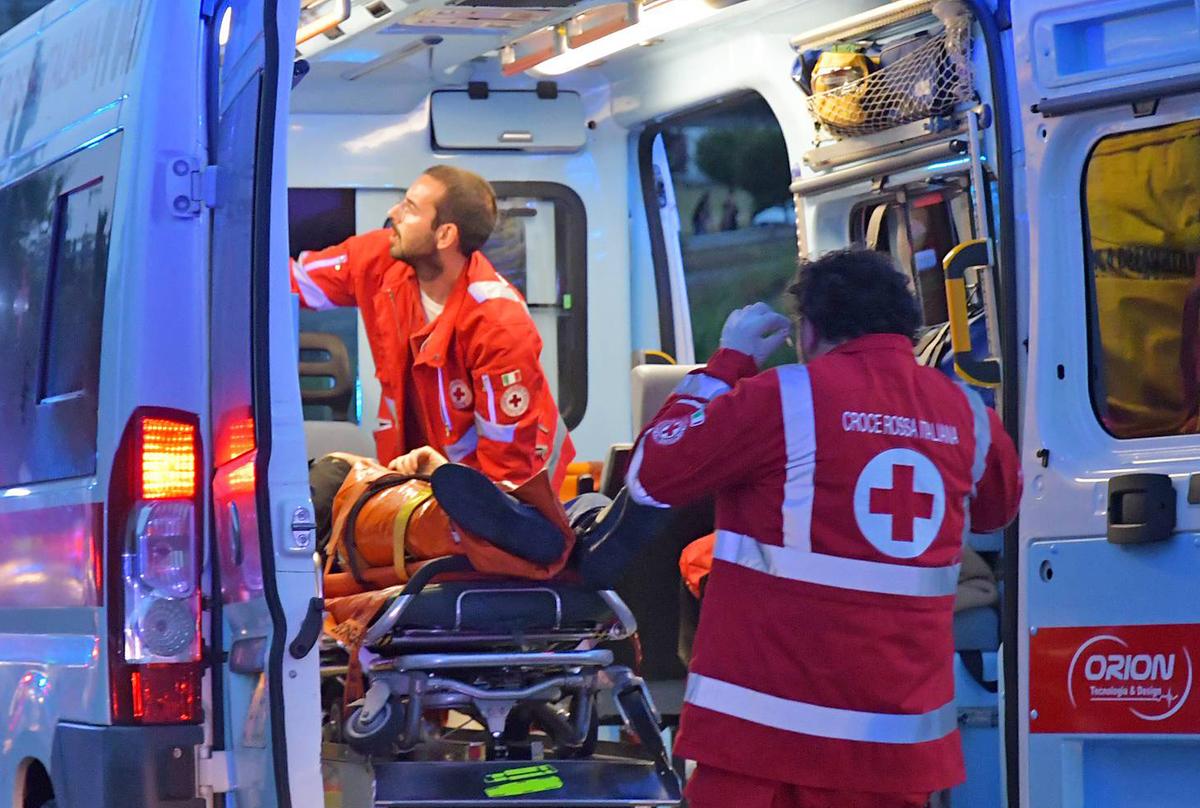 tragedia sulla brebemi scende dall8217auto dopo un incidente e viene travolta muore ragazza di 19 anni