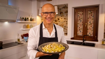 Giorgio Mastrota si rimette ai fornelli in tv, le nuove puntate del suo programma di cucina: quando, dove e ricette