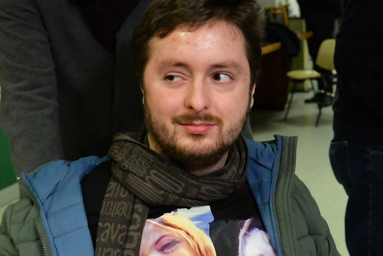 Al funerale di Teresa Stabile ha voluto partecipare anche Nicolo Maja sopravvissuto alla strage familiare commessa dal padre, sempre a Samarate nel maggio 2022