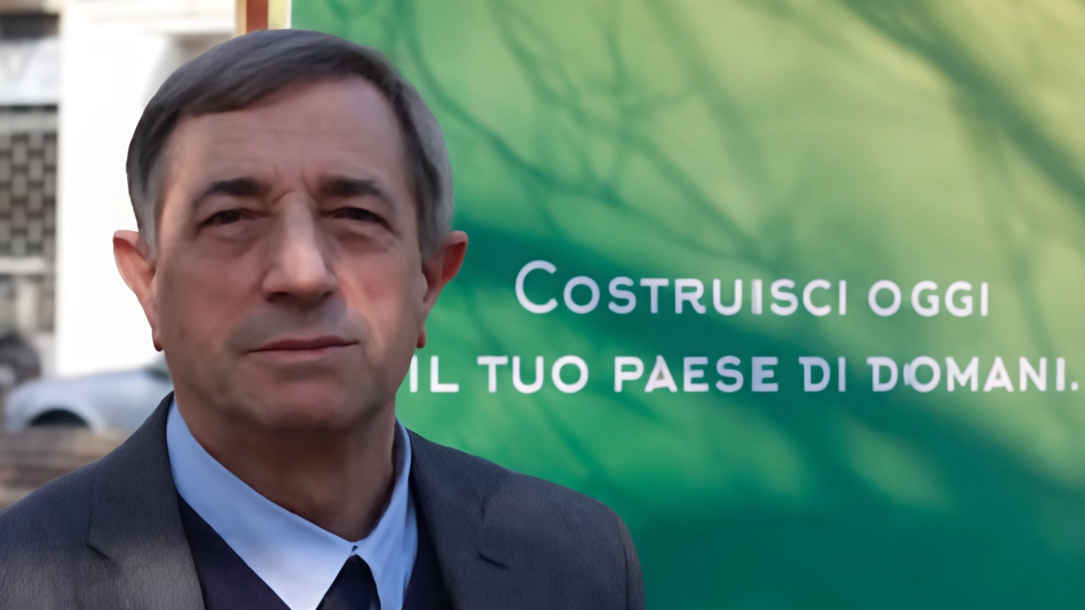 La lista civica Vignate Futura presenta il candidato Luigi Baggi, avvocato civilista, per le elezioni comunali. Promesse di cambiamento e attenzione a temi come ambiente, servizi e cultura.