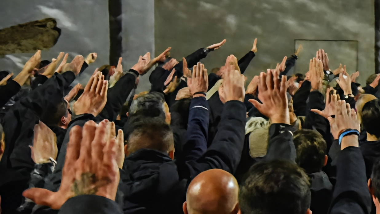 Saluti romani al corteo Saluti romani al corteo