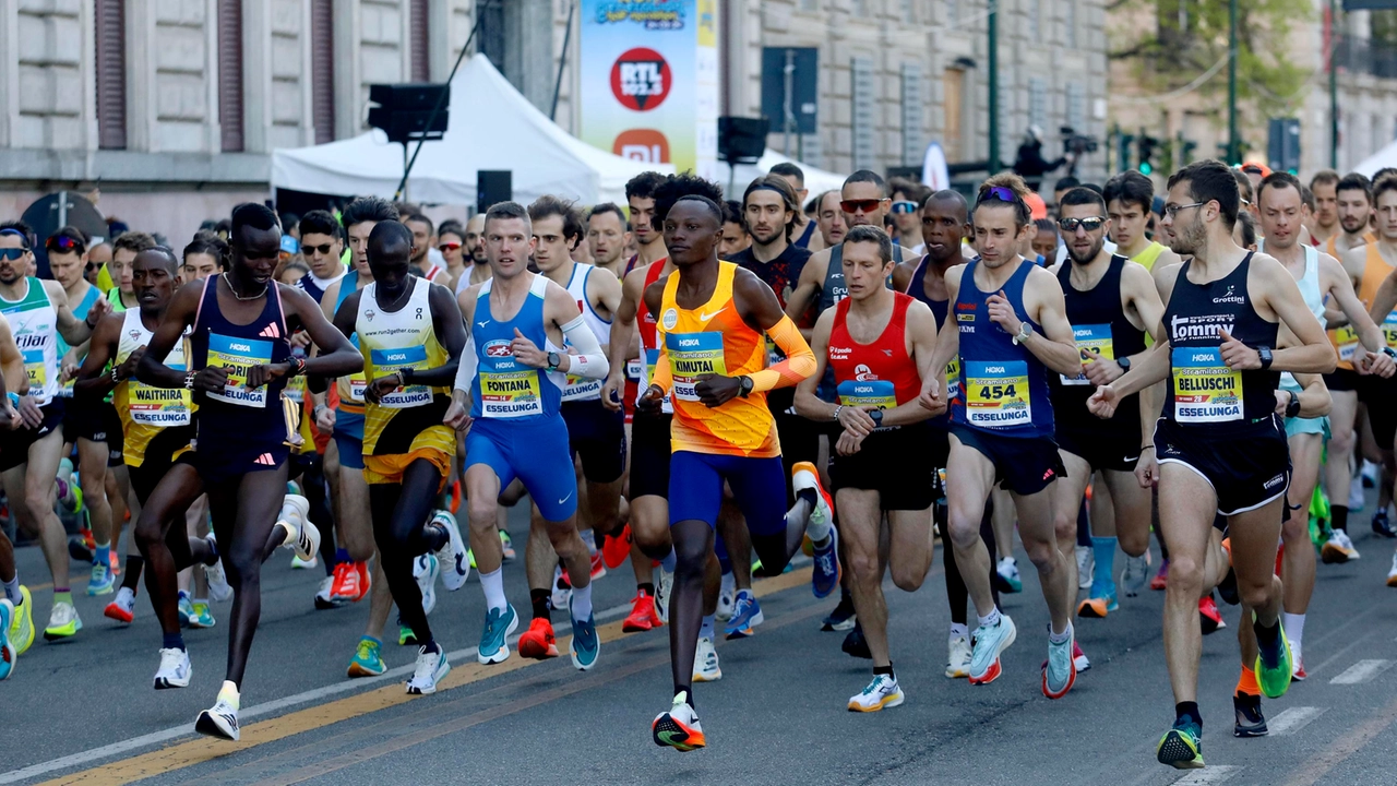 La partenza della Half Maraton dell'anno scorso in piazza Castello a Milano