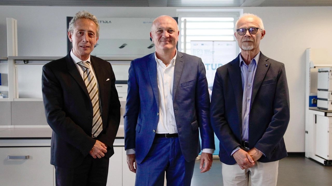 Da sinistra Giuseppe Nardiello, Alberto Landonio e Salvatore Luca. L’Its Academy per le Nuove Tecnologie è un’eccellenza del territorio: ha saputo creare una rete virtuosa con le aziende e continua a crescere negli anni Da sinistra Giuseppe Nardiello, Alberto Landonio e Salvatore Luca. L’Its Academy per le Nuove Tecnologie è un’eccellenza del territorio: ha saputo creare una rete virtuosa con le aziende e continua a crescere negli anni