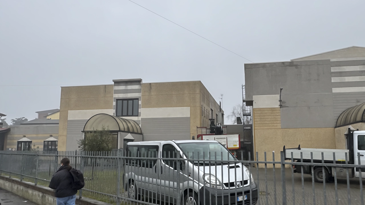 I capannoni dell’oratorio dove è avvenuto l’incidente con coinvolto l’operaio di quarantotto anni I capannoni dell’oratorio dove è avvenuto l’incidente con coinvolto l’operaio di quarantotto anni