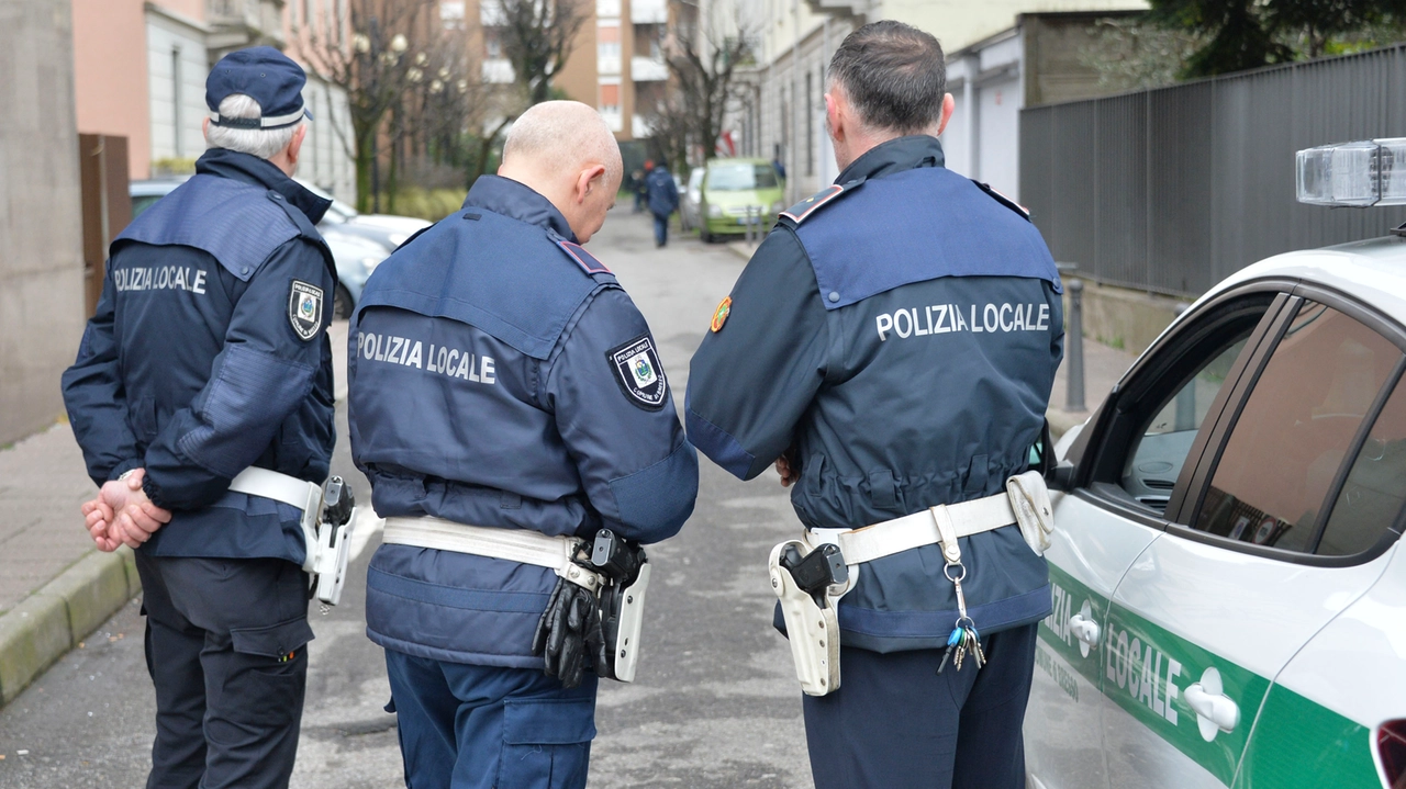 Sono intervenuti gli agenti della polizia locale