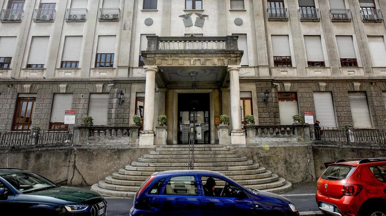 La clinica Mangiagalli di Milano, soprannominata la “Fabbrica dei neonati“ La clinica Mangiagalli di Milano, soprannominata la “Fabbrica dei neonati“