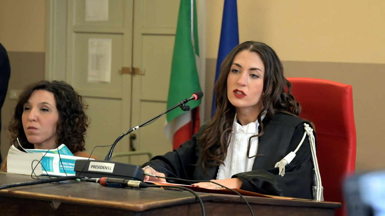 Il giudice Valentina Nevoso legge il dispositivo Il giudice Valentina Nevoso legge il dispositivo