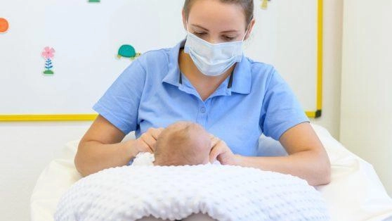 La Regione vara il progetto pilota Continuità assistenziale ostetrica: la prima visita domiciliare dopo il parto. Prevede la...
