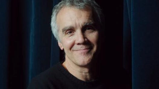 Dante, Dickinson, Majakovskij. Il regista Martinelli e 70 liceali della “non-scuola”: amo chi pensa con la sua testa Dante, Dickinson, Majakovskij. Il regista Martinelli e 70 liceali della “non-scuola”: amo chi pensa con la sua testa