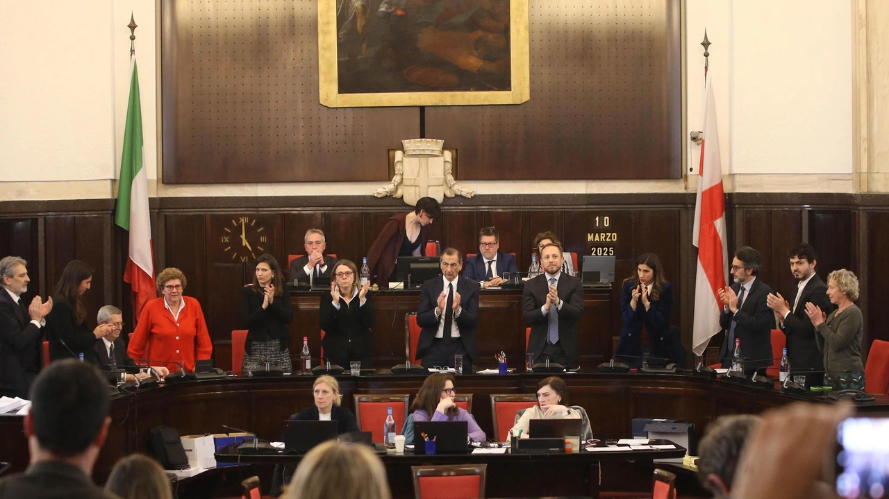 L’assessore alla Casa si appella al rispetto della segretezza della corrispondenza. Il sindaco: "La distanza dal Salva Milano non è una resa, attendiamo il Parlamento". Successore non ancora individuato, l’obiettivo è dare continuità al Piano casa. L’assessore alla Casa si appella al rispetto della segretezza della corrispondenza. Il sindaco: "La distanza dal Salva Milano non è una resa, attendiamo il Parlamento". Successore non ancora individuato, l’obiettivo è dare continuità al Piano casa.