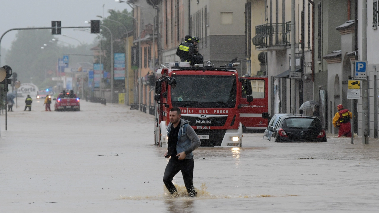 Il sindaco di Bellinzago Michele Avola: “È passato un anno ci sono stati i bandi regionali tante famiglie hanno inoltrato la documentazione Risarcimenti per ora nulla. E non so dire se e che cosa arriverà” Il sindaco di Bellinzago Michele Avola: “È passato un anno ci sono stati i bandi regionali tante famiglie hanno inoltrato la documentazione Risarcimenti per ora nulla. E non so dire se e che cosa arriverà”
