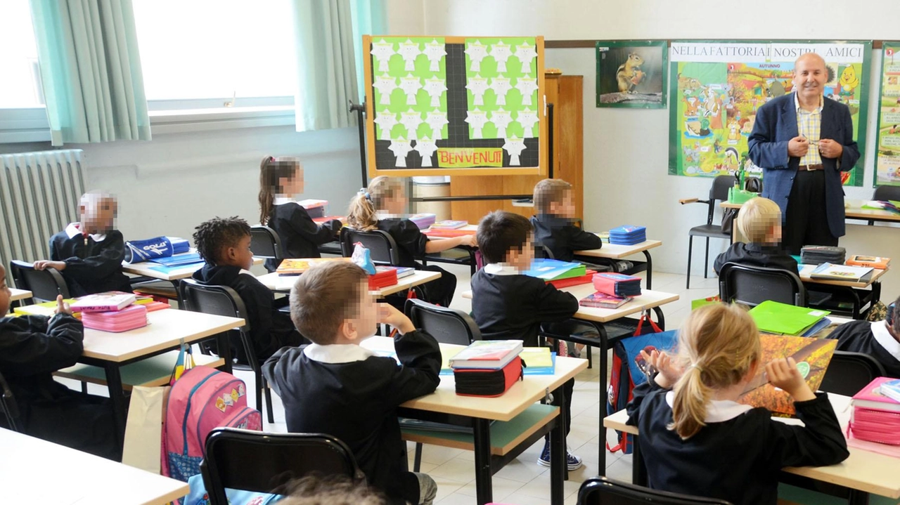 Il calo demografico in provincia di Lecco porta alla chiusura di molte scuole, con previsioni di significative diminuzioni di alunni entro il 2028. Le strategie per affrontare la situazione sono al centro dell'attenzione delle autorità locali. Il calo demografico in provincia di Lecco porta alla chiusura di molte scuole, con previsioni di significative diminuzioni di alunni entro il 2028. Le strategie per affrontare la situazione sono al centro dell'attenzione delle autorità locali.