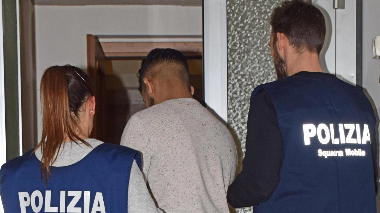 L’uomo arrestato è un italiano residente in provincia È stato portato alla casa circondariale di Sondrio a disposizione dell’autorità giudiziaria L’uomo arrestato è un italiano residente in provincia È stato portato alla casa circondariale di Sondrio a disposizione dell’autorità giudiziaria